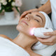 Les-best-sellers-beauty-tech-à-intégrer-à-votre-routine-beauté-NOWWW LED BEAUTY